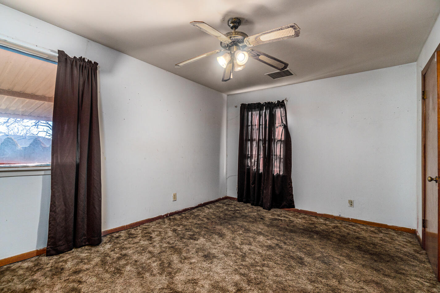 210 North Floyd Avenue Tulia, TX 79088 - Photo 16 of 35 a view of a bedroom