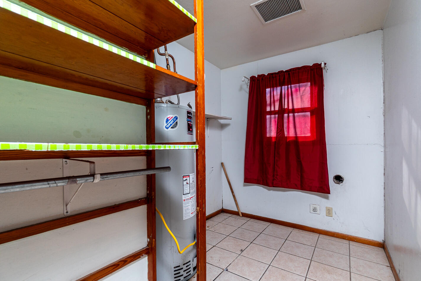 210 North Floyd Avenue Tulia, TX 79088 - Photo 19 of 35 a view of front door