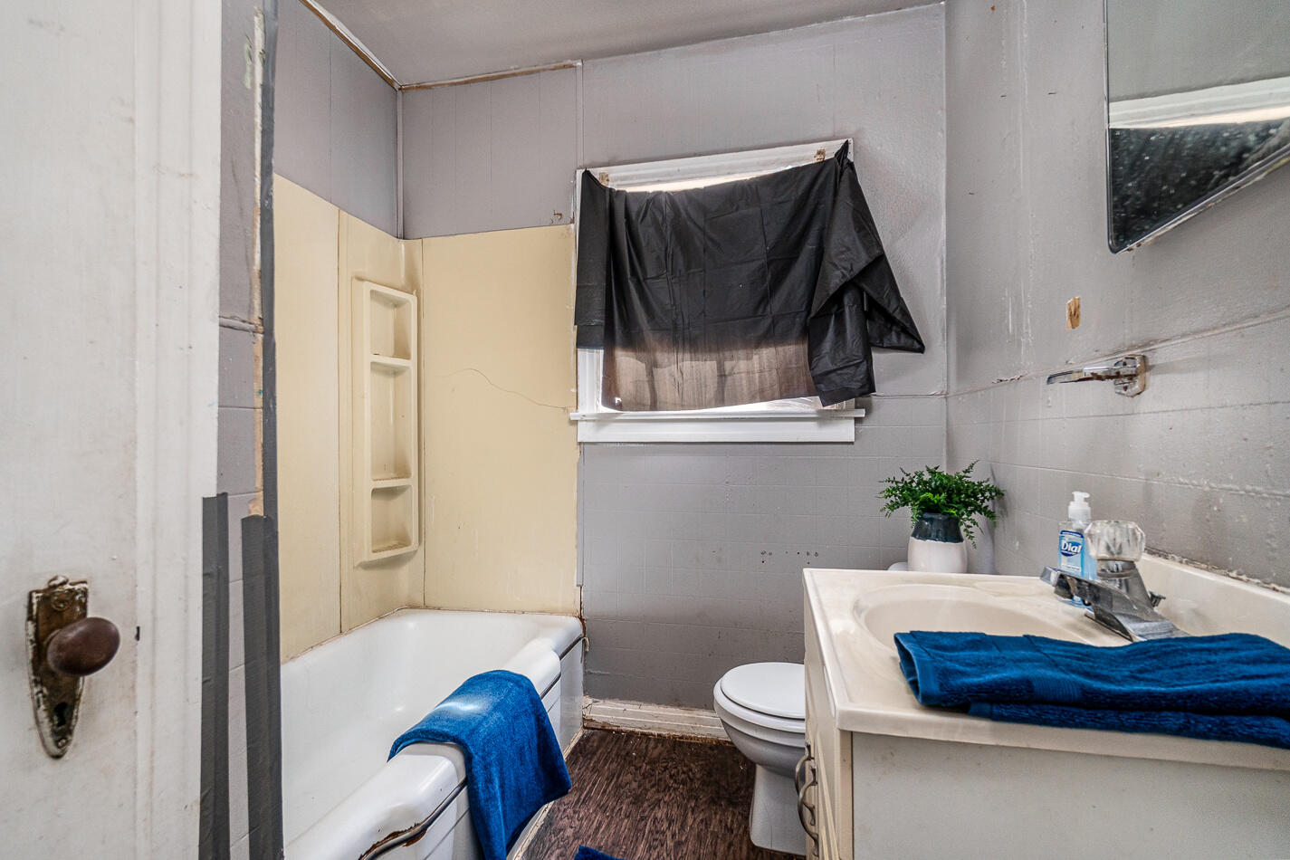 210 North Floyd Avenue Tulia, TX 79088 - Photo 33 of 35 a bathroom with a sink toilet and mirror