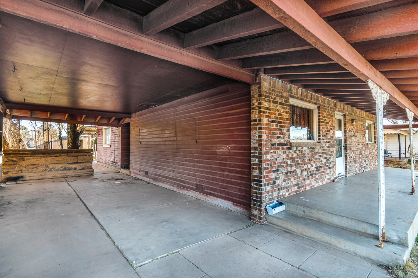 210 North Floyd Avenue Tulia, TX 79088 - Photo 4 of 35 a view of a porch