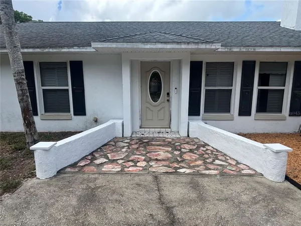 $1,900 | 510 South Cedar Avenue, Orange City, FL 32763