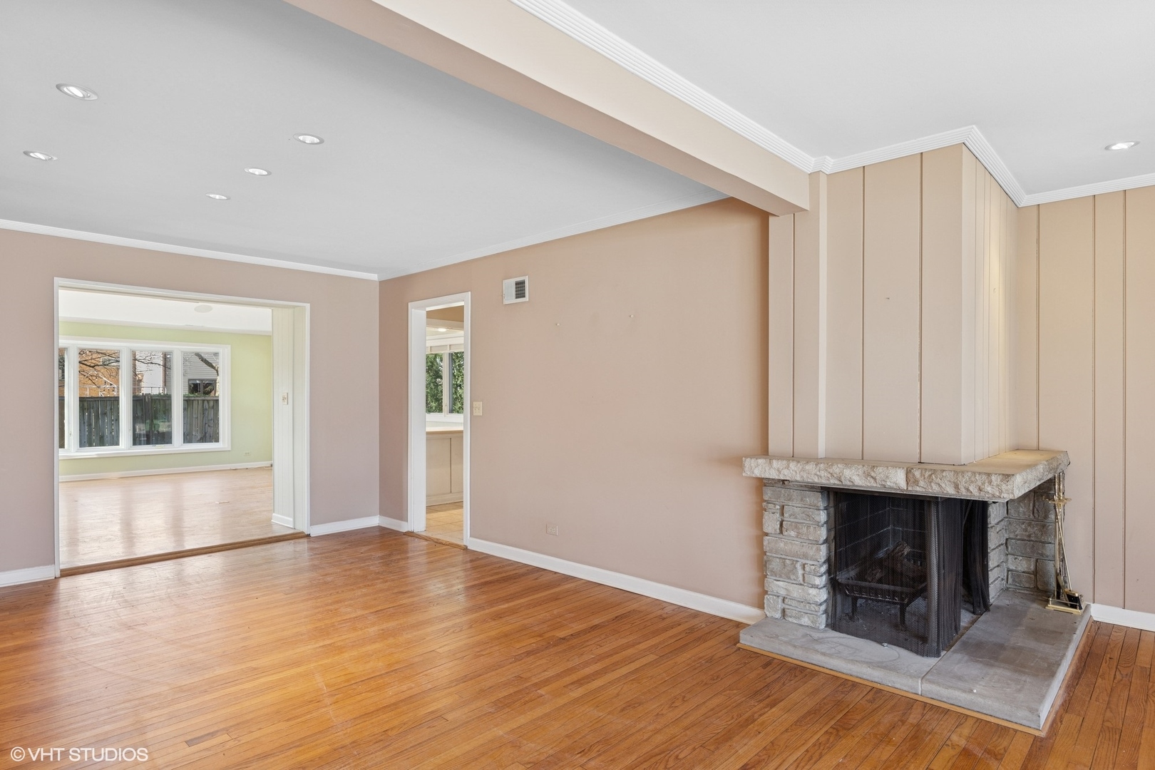 3129 Sprucewood Road Wilmette, IL 60091 - Photo 3 of 25