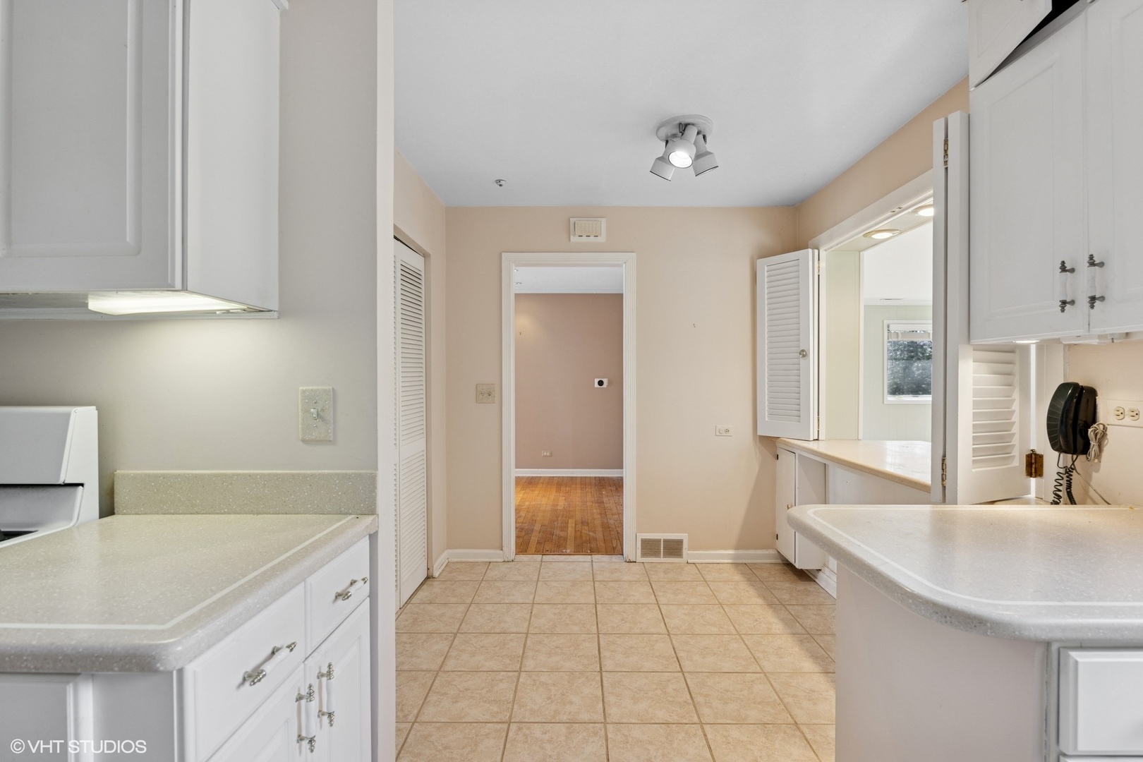 3129 Sprucewood Road Wilmette, IL 60091 - Photo 6 of 25