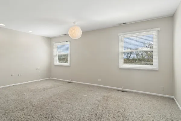 $5,200 | 10 Fairview Avenue, Deerfield, IL 60015