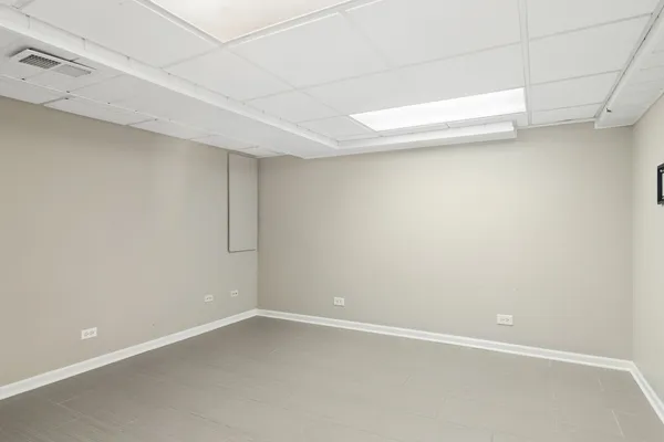 $5,200 | 10 Fairview Avenue, Deerfield, IL 60015