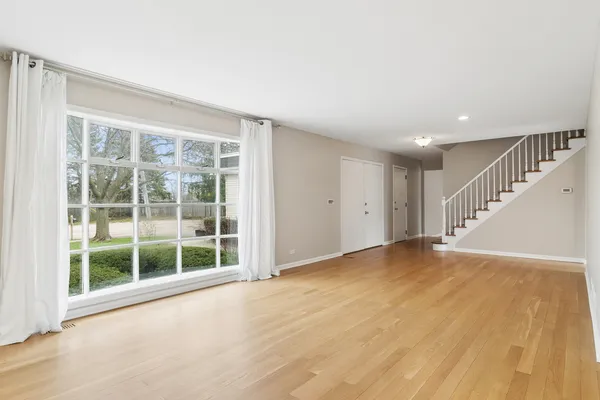 $5,200 | 10 Fairview Avenue, Deerfield, IL 60015