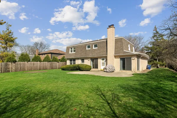 $5,200 | 10 Fairview Avenue, Deerfield, IL 60015