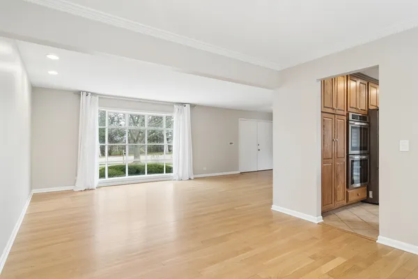 $5,200 | 10 Fairview Avenue, Deerfield, IL 60015