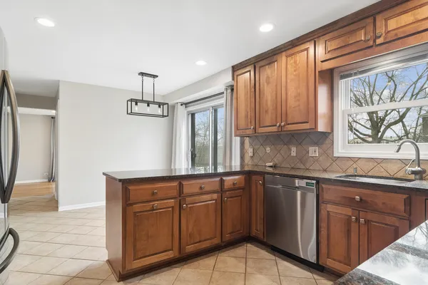 $5,200 | 10 Fairview Avenue, Deerfield, IL 60015