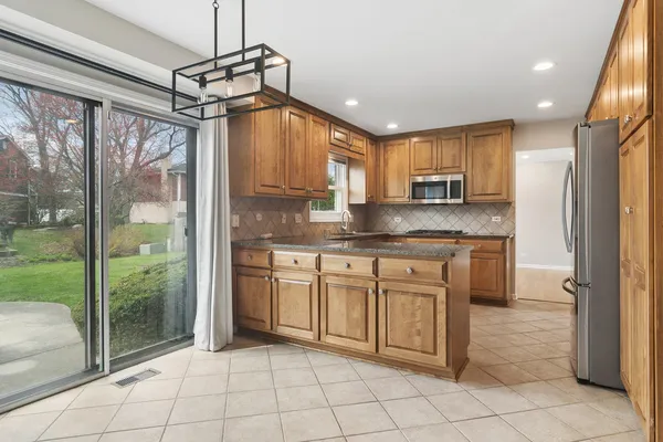 $5,200 | 10 Fairview Avenue, Deerfield, IL 60015