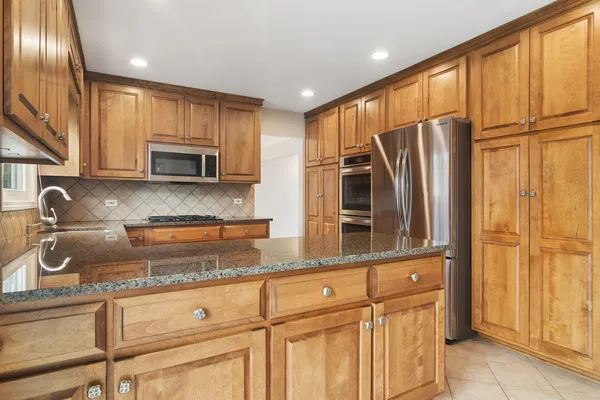 $5,200 | 10 Fairview Avenue, Deerfield, IL 60015