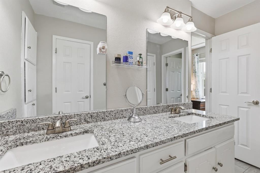 2413 Meadow View Bedford, TX 76021 - Photo 20 of 39
