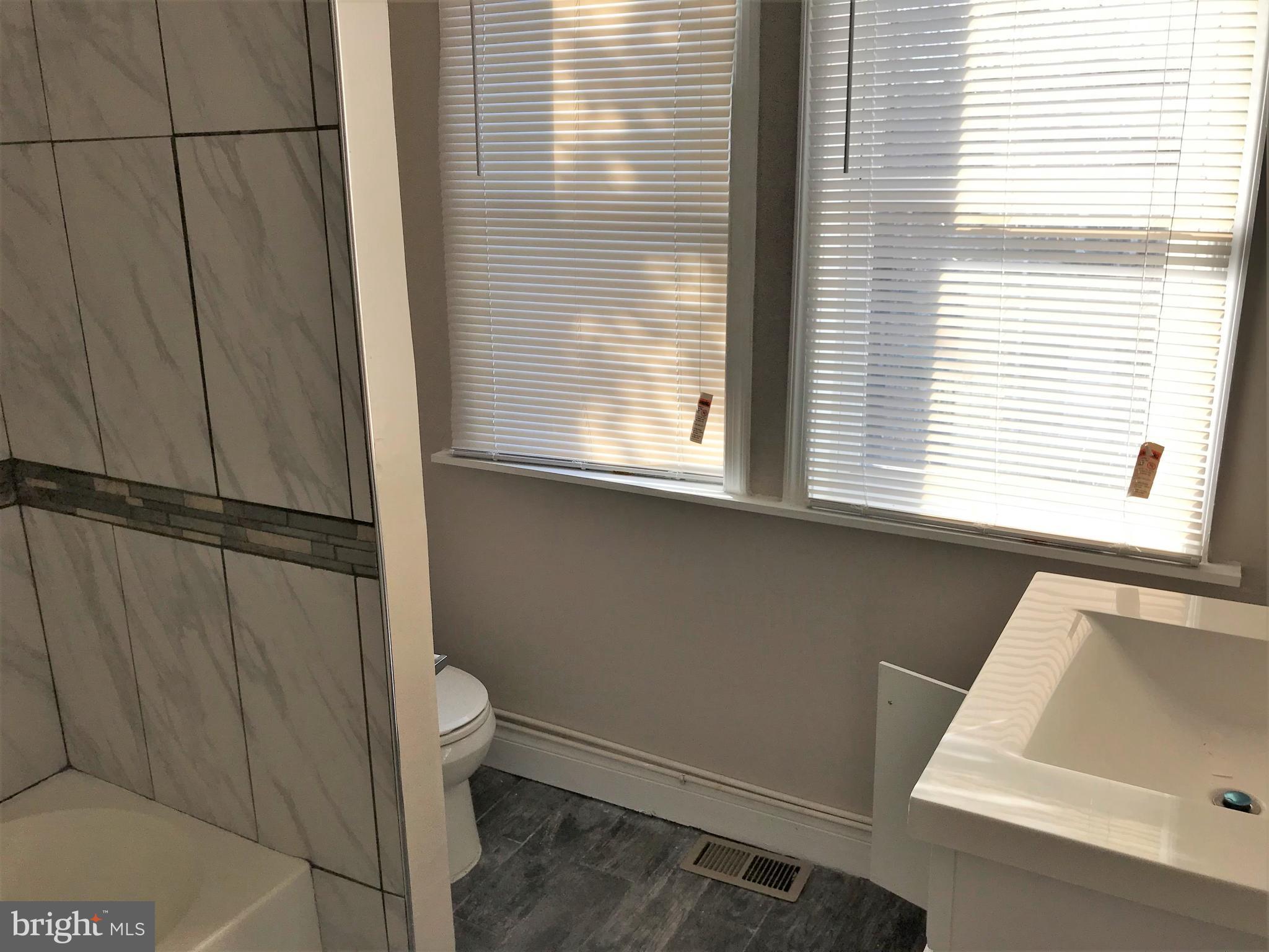924 North Rosedale Street Baltimore, MD 21216 - Photo 5 of 24 Bath