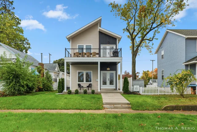 $399,900 | 593 West Webster Avenue, Muskegon, MI 49440