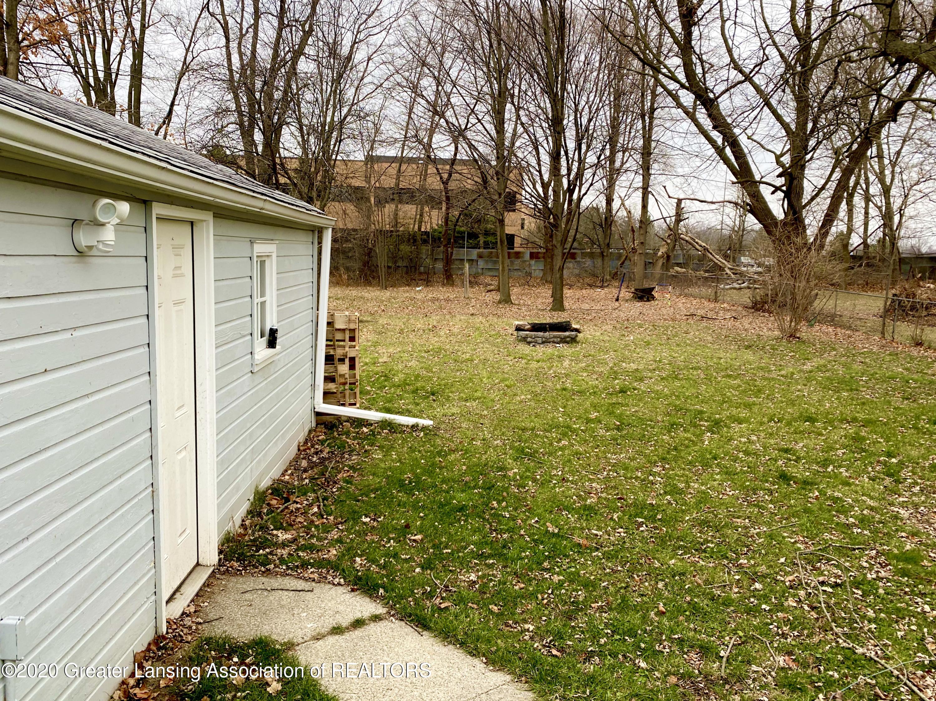 569 Armstrong Road Lansing, MI 48911 - Photo 20 of 27 20 Yard