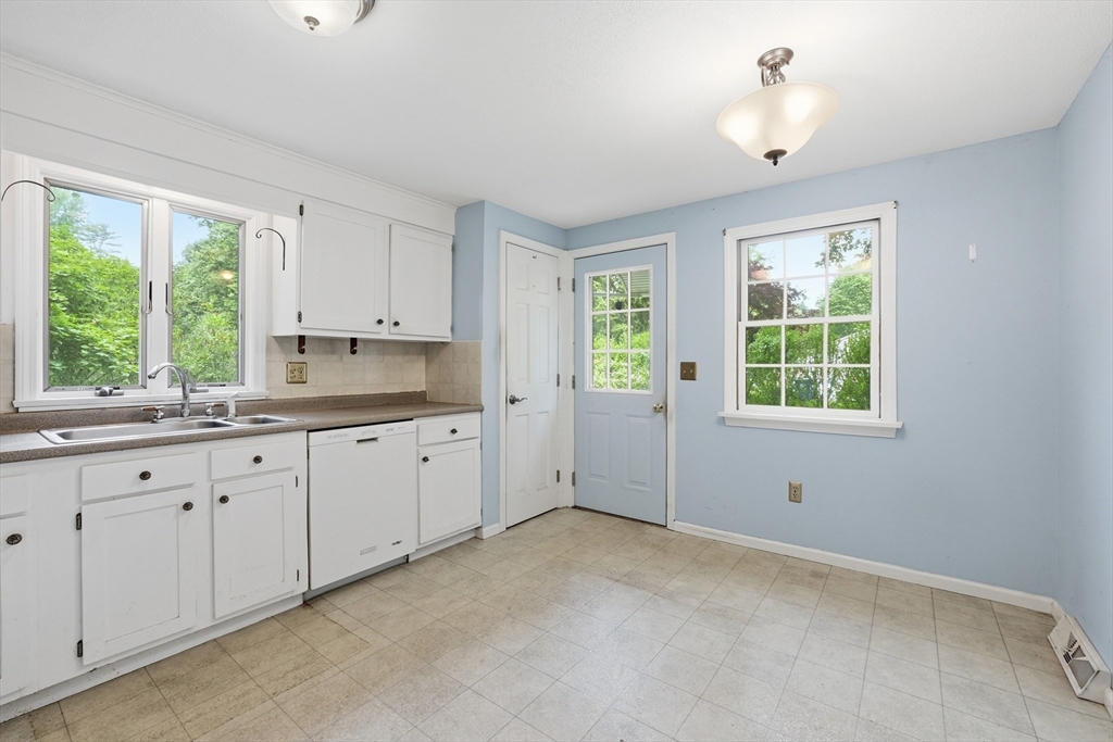 45 Glendale Road Northampton, MA 01062 - Photo 7 of 34