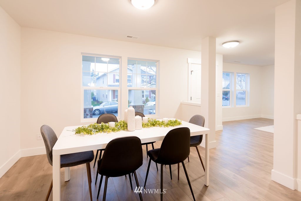 254 Ferndale Avenue Northeast Renton, WA 98056 - Photo 5 of 25 Gallery Image 5