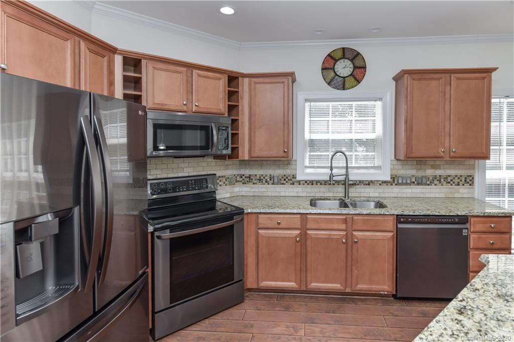 2425 Lakeview Circle Matthews, NC 28105 - Photo 15 of 33 a kitchen with stainless steel appliances a stove a sink and a refrigerator
