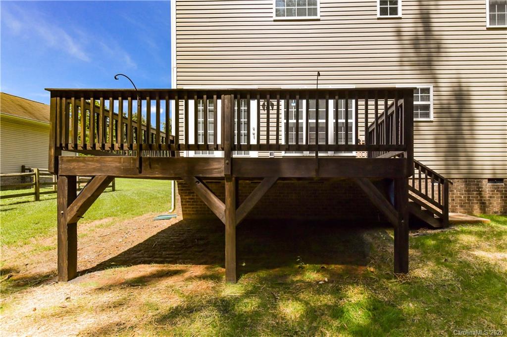 2425 Lakeview Circle Matthews, NC 28105 - Photo 32 of 33 a view of a balcony with chairs