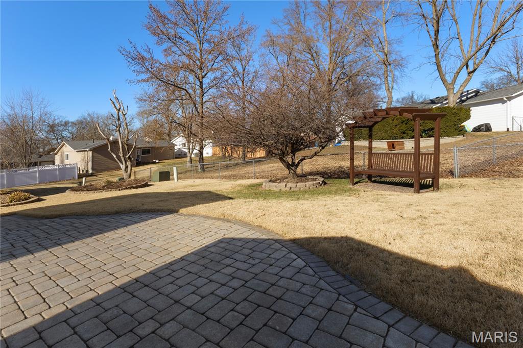 325 Bellezza Drive Ballwin, MO 63021 - Photo 3 of 23