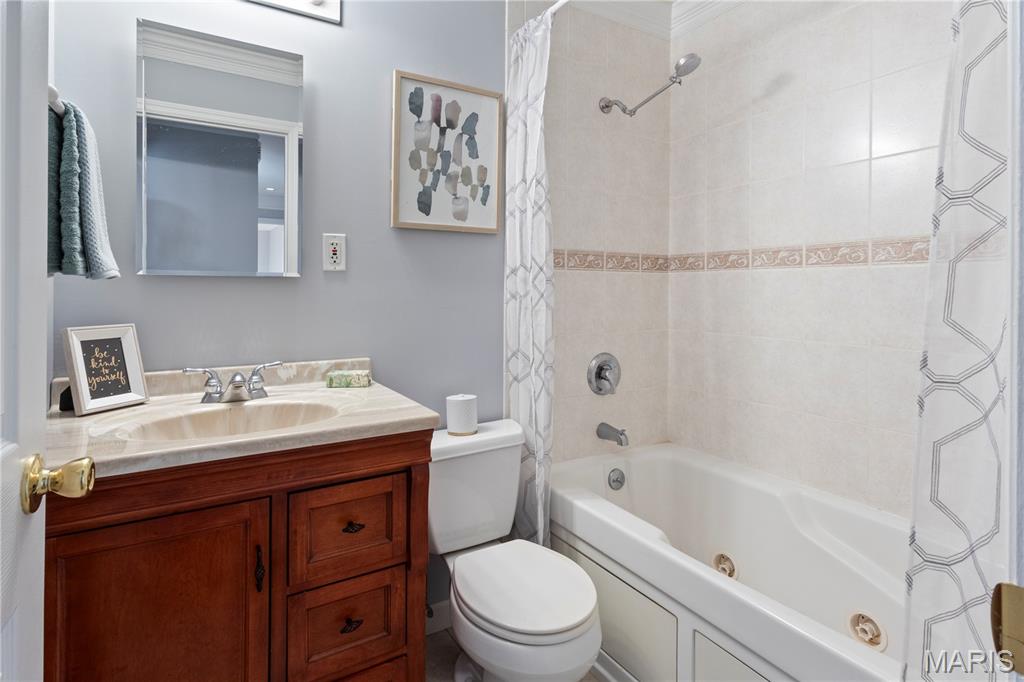 325 Bellezza Drive Ballwin, MO 63021 - Photo 9 of 23