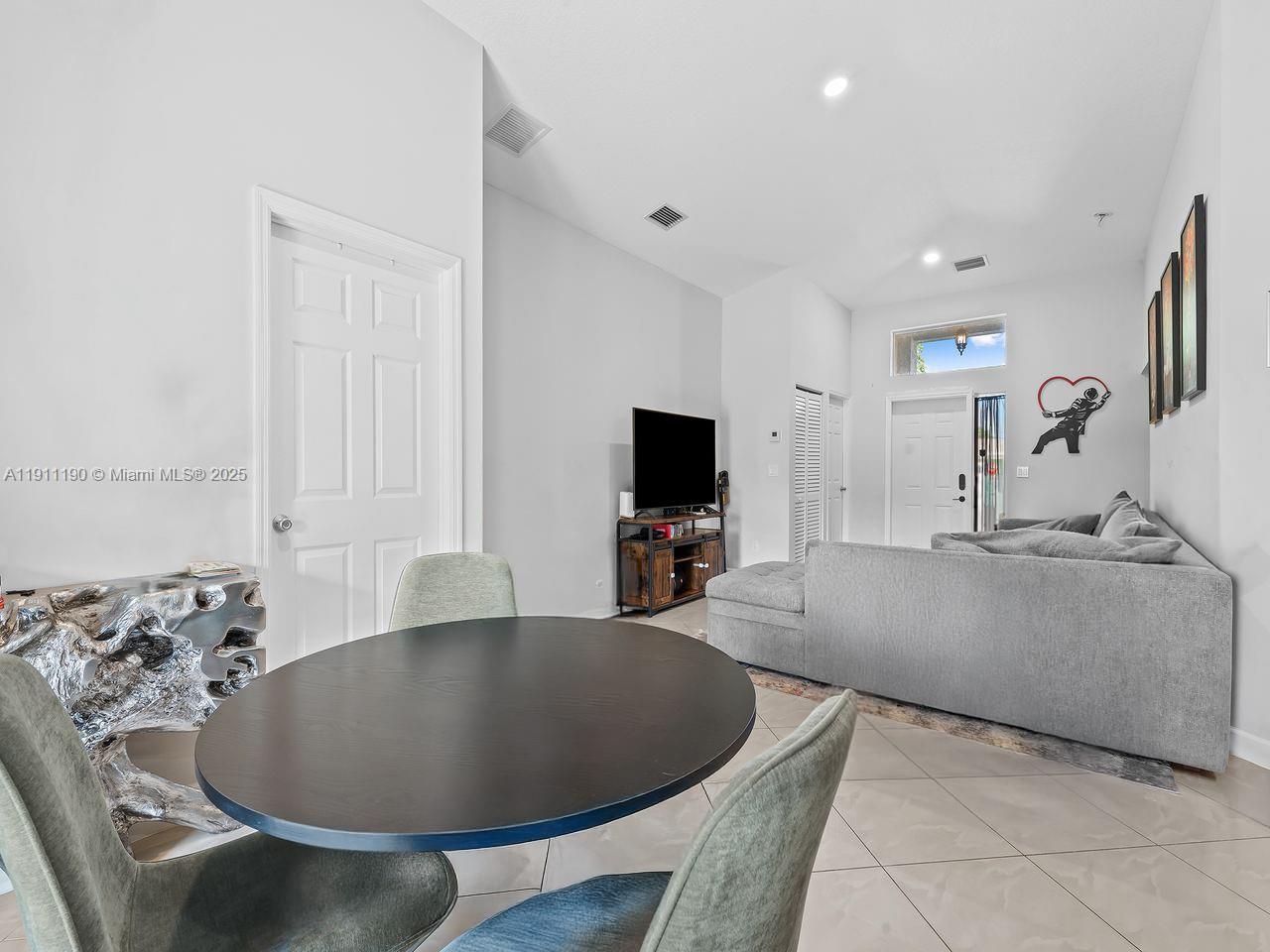 230 Ipswich Street Boca Raton, FL 33487 - Photo 6 of 17