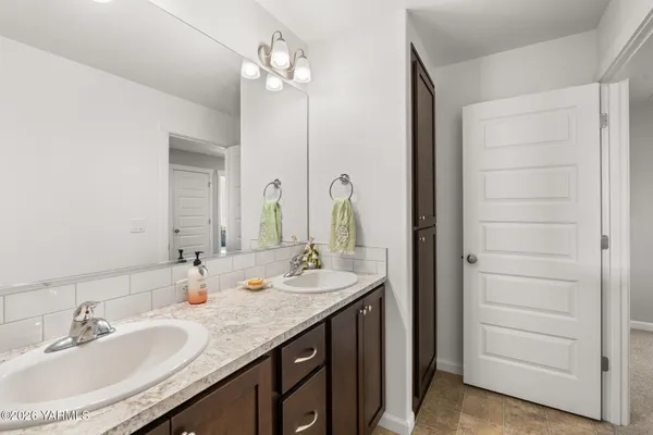 $561,000 | 313 Ruby Avenue, Grandview, WA 98930