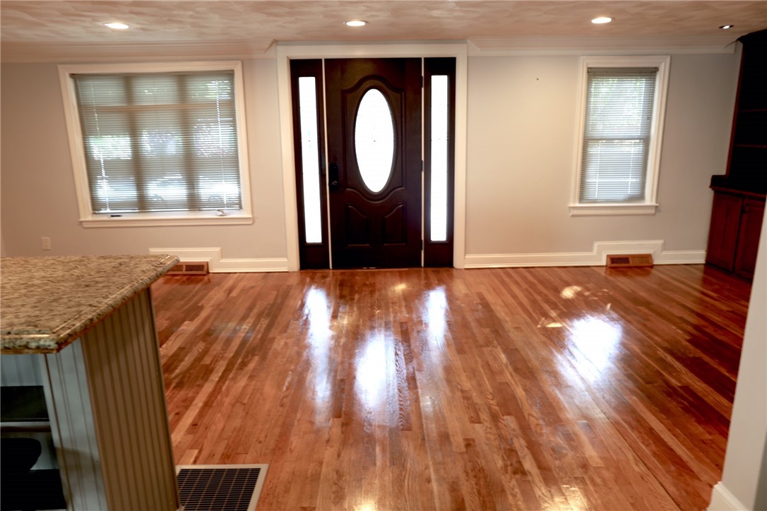 37 Norfolk Road Warwick, RI 02886 - Photo 3 of 15