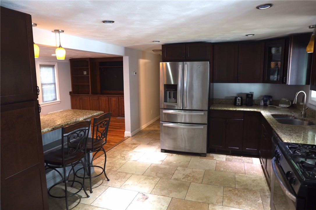 37 Norfolk Road Warwick, RI 02886 - Photo 5 of 15