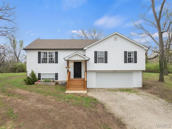 $312,000 | 2609 Nike Base Road, Catawissa, MO 63015