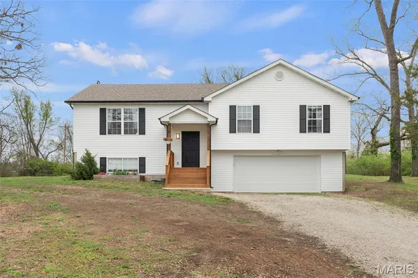 $312,000 | 2609 Nike Base Road, Catawissa, MO 63015