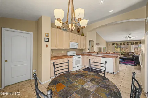 $325,000 | 1440 North Goldeneye Way, Green Valley, AZ 85614