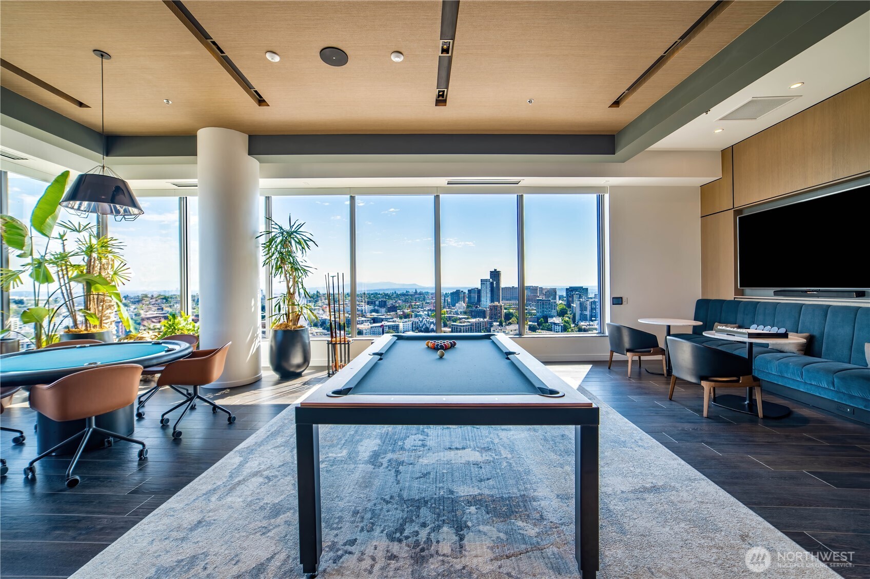 1808 Minor Avenue, Unit 912 Seattle, WA 98101 - Photo 20 of 39 a living room with furniture and a flat screen tv