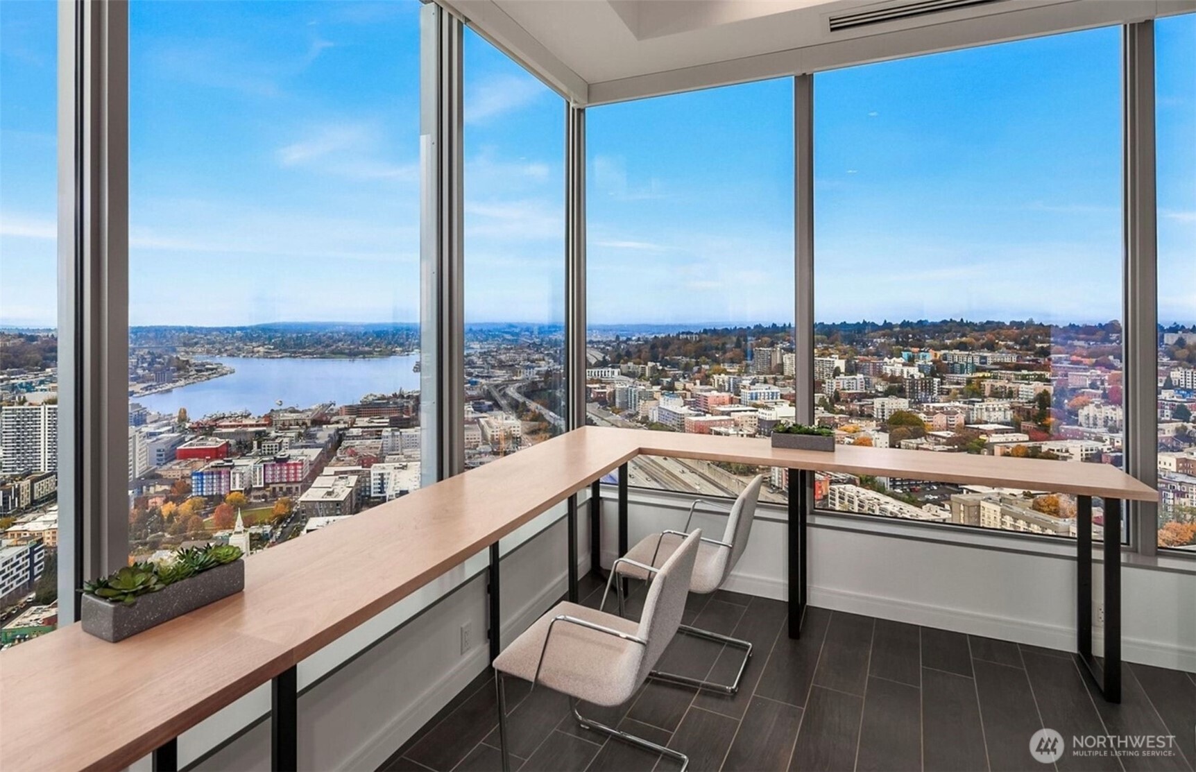 1808 Minor Avenue, Unit 912 Seattle, WA 98101 - Photo 25 of 39 a view of a balcony with chairs