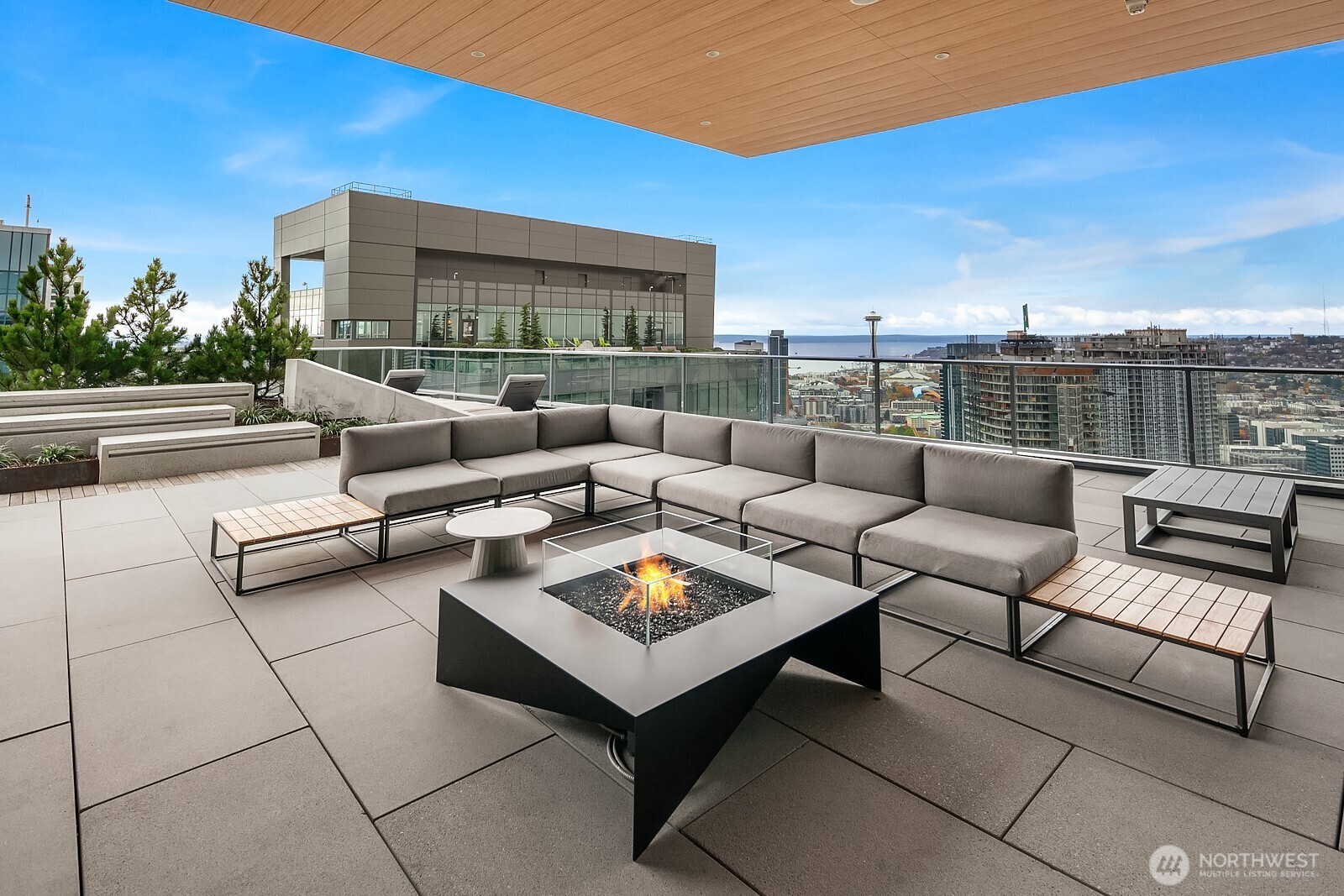1808 Minor Avenue, Unit 912 Seattle, WA 98101 - Photo 30 of 39 a terrace with couches and a table and chairs