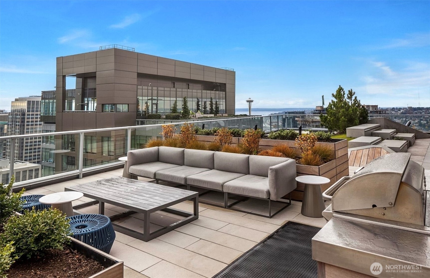 1808 Minor Avenue, Unit 912 Seattle, WA 98101 - Photo 34 of 39 a view of a terrace with furniture