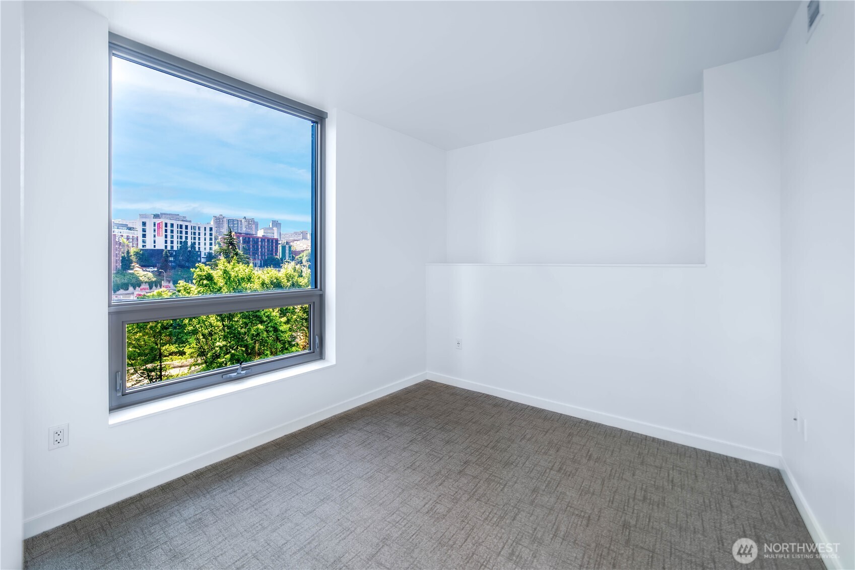 1808 Minor Avenue, Unit 912 Seattle, WA 98101 - Photo 10 of 39 an empty room with a window