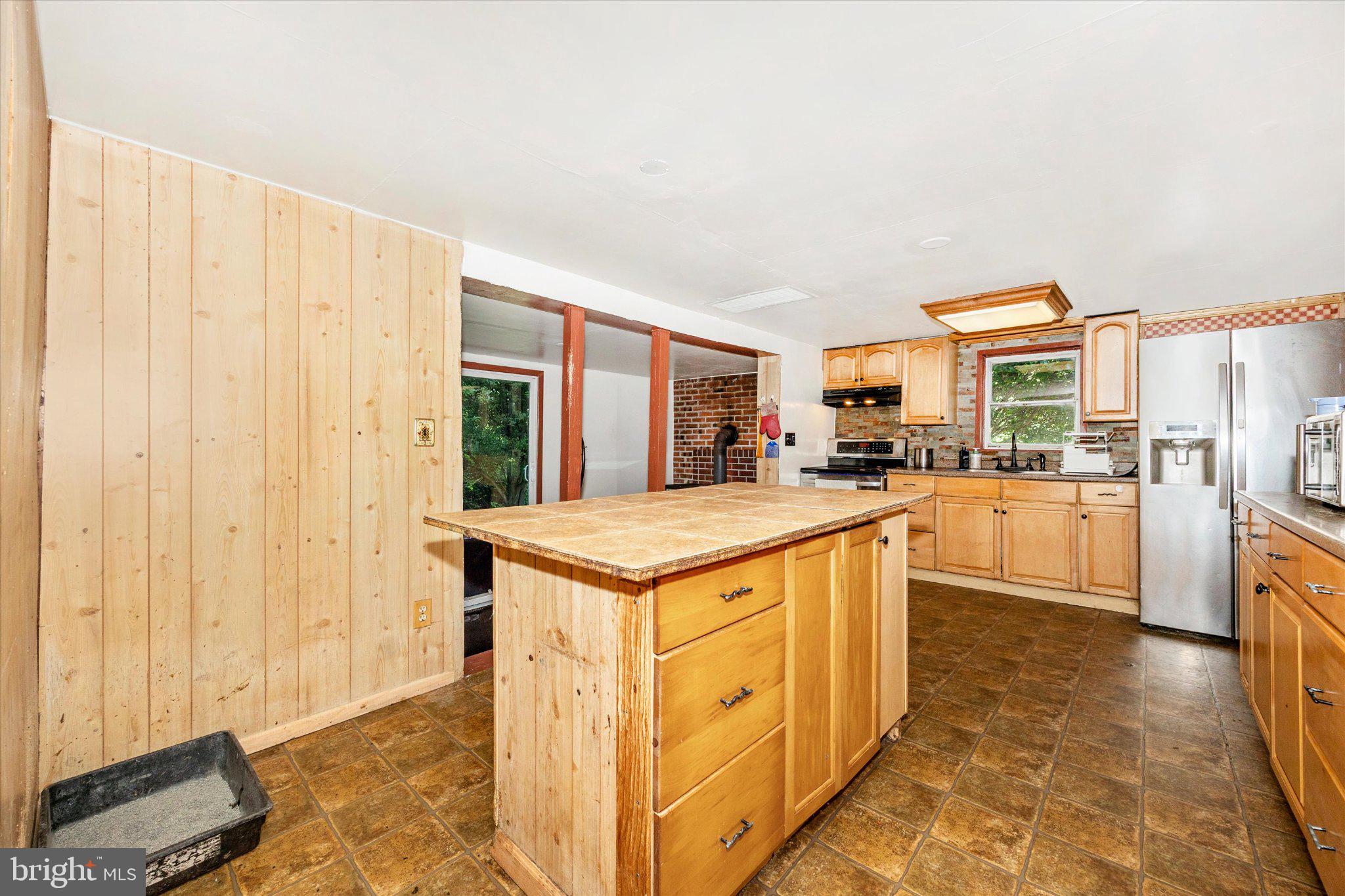 14721 Albert Staub Road Thurmont, MD 21788 - Photo 8 of 46 a kitchen with granite countertop a stove and a refrigerator
