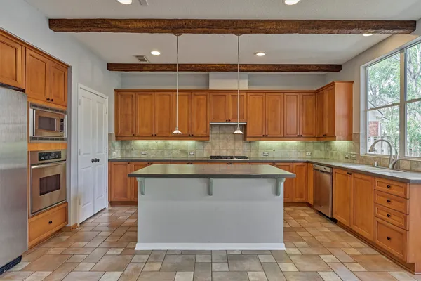 $595,000 | 30 Fortuneberry Place, The Woodlands, TX 77382