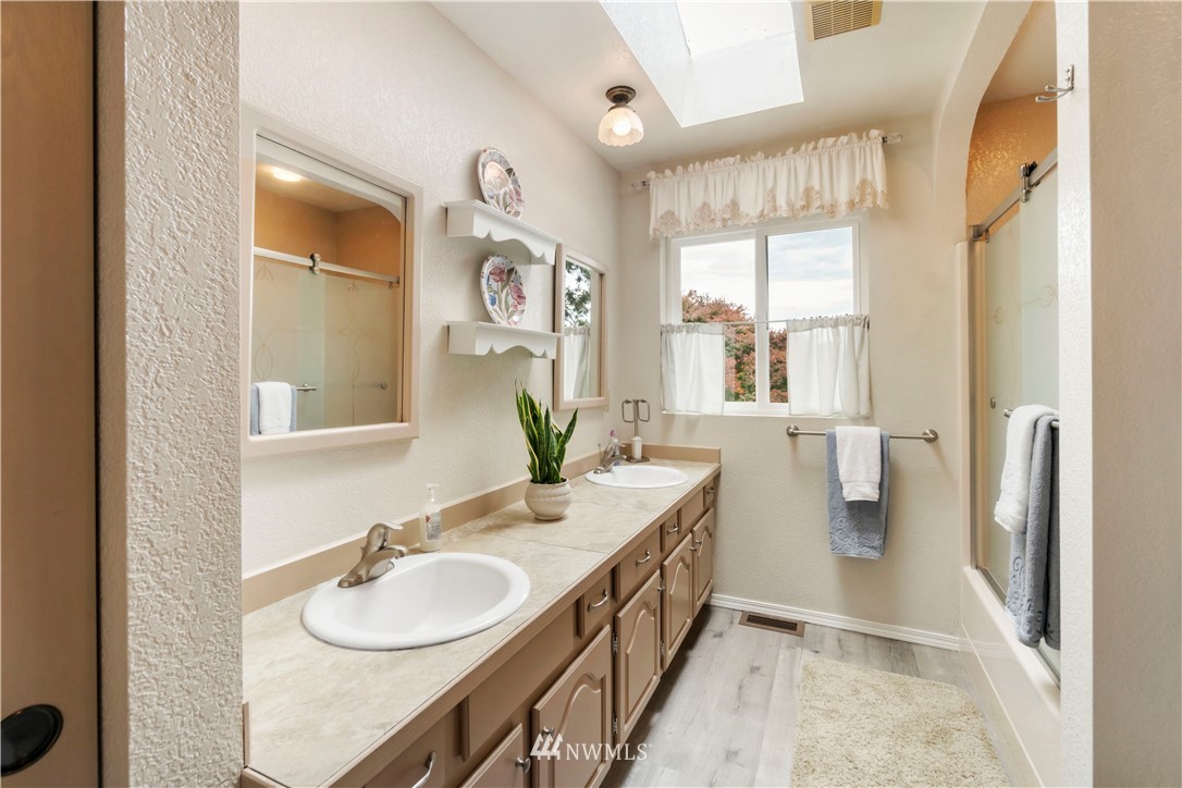8815 Lake Steilacoom Point Road Southwest Lakewood, WA 98498 - Photo 23 of 37 Gallery Image 23