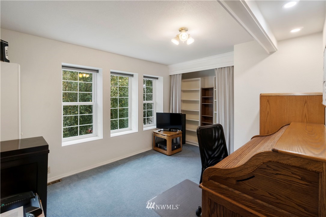 8815 Lake Steilacoom Point Road Southwest Lakewood, WA 98498 - Photo 24 of 37 Gallery Image 24