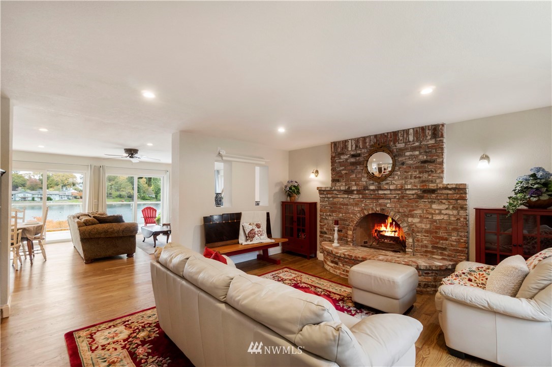 8815 Lake Steilacoom Point Road Southwest Lakewood, WA 98498 - Photo 3 of 37 Gallery Image 3