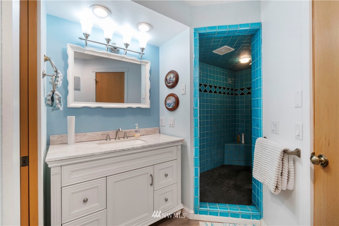 8815 Lake Steilacoom Point Road Southwest Lakewood, WA 98498 - Photo 31 of 37 Gallery Image 31