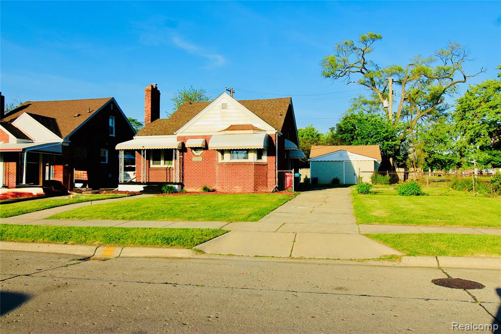 20710 Redmond Avenue Eastpointe, MI 48021 - Photo 3 of 11