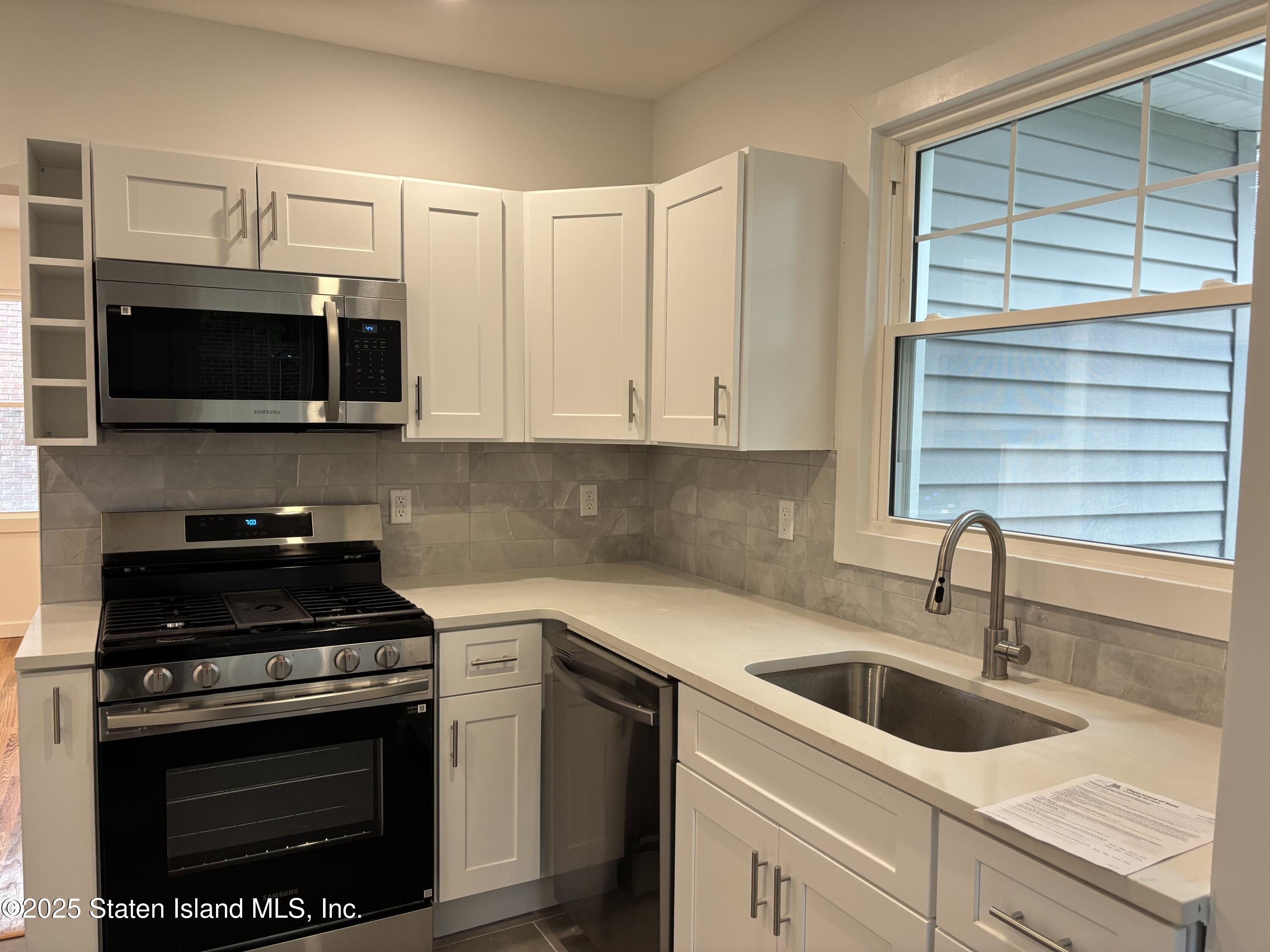 677 Bement Avenue Staten Island, NY 10310 - Photo 12 of 37 IMG_7111