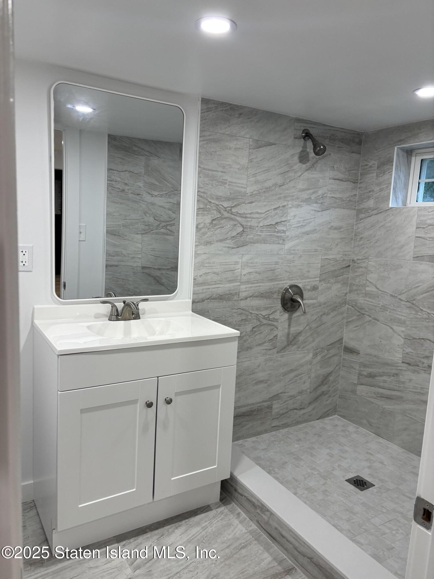 677 Bement Avenue Staten Island, NY 10310 - Photo 30 of 37 IMG_7118