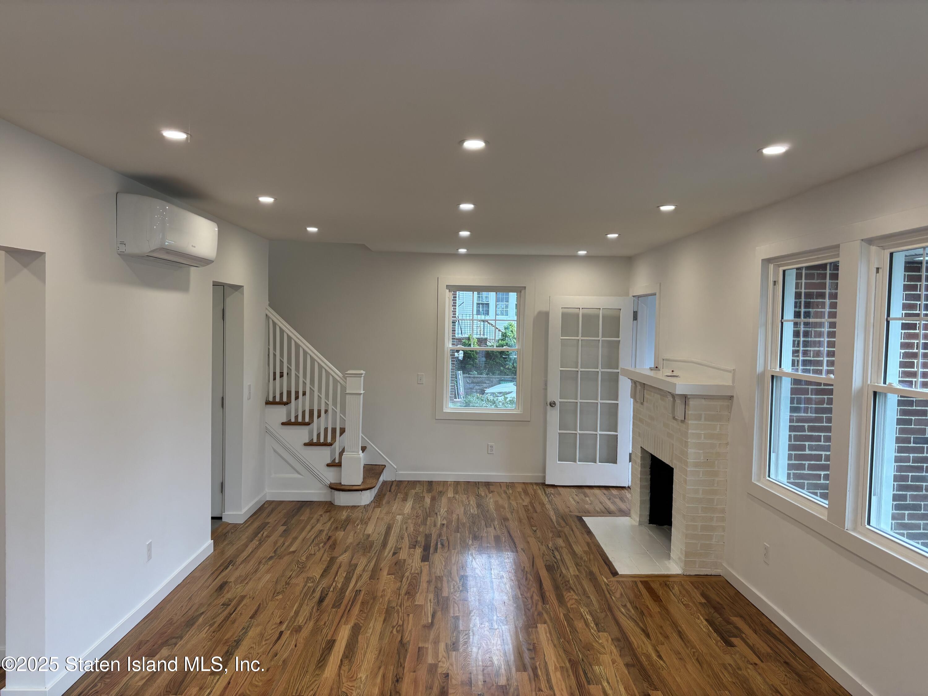 677 Bement Avenue Staten Island, NY 10310 - Photo 3 of 37 IMG_7122