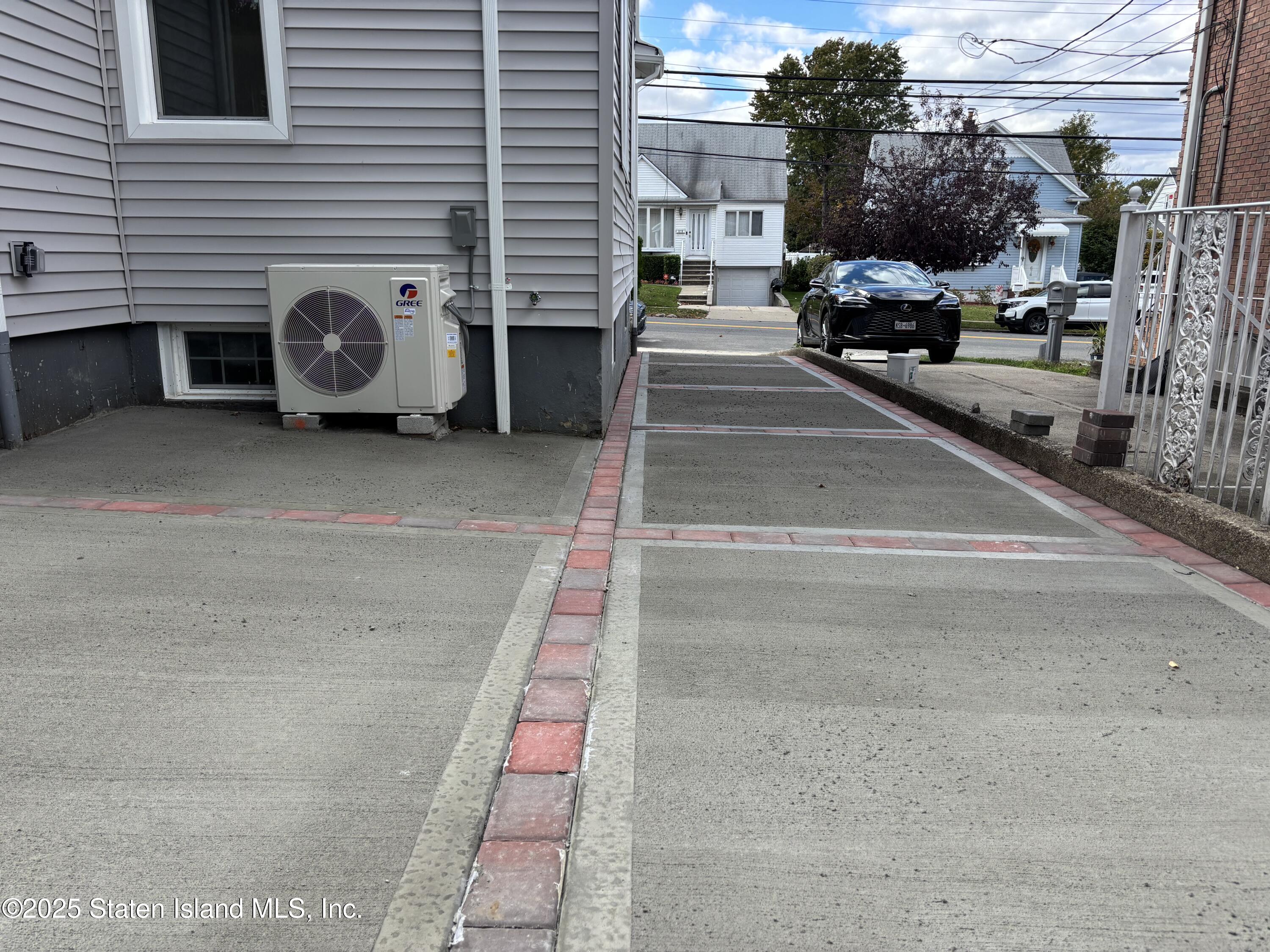677 Bement Avenue Staten Island, NY 10310 - Photo 37 of 37 IMG_7327