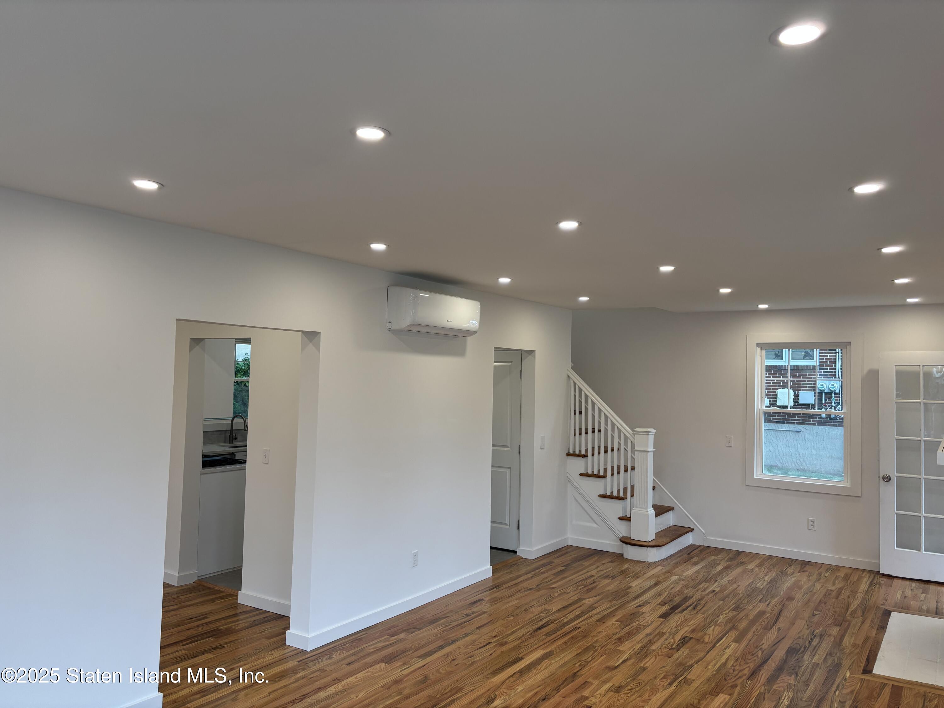 677 Bement Avenue Staten Island, NY 10310 - Photo 6 of 37 IMG_7123