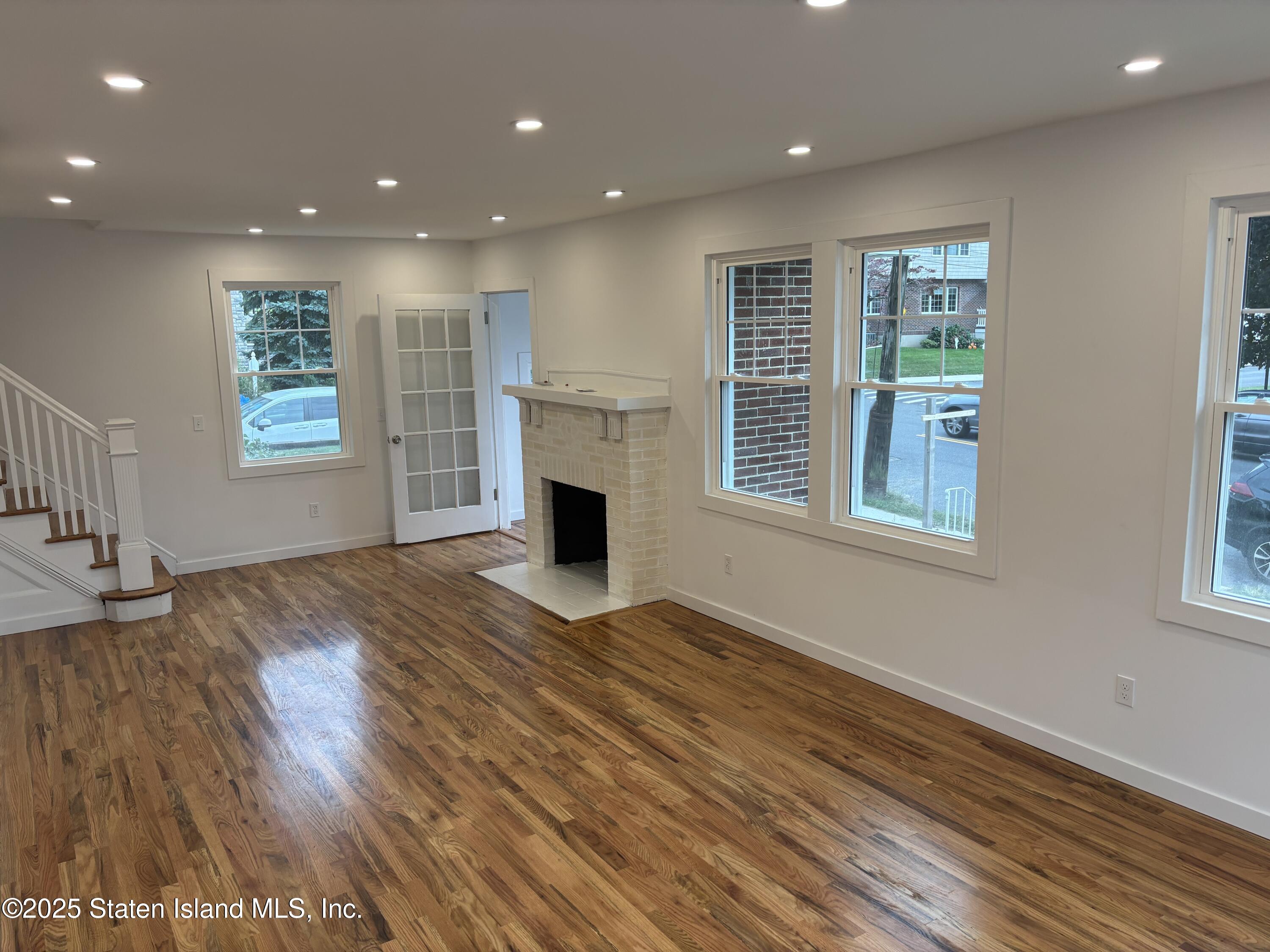 677 Bement Avenue Staten Island, NY 10310 - Photo 7 of 37 IMG_7121